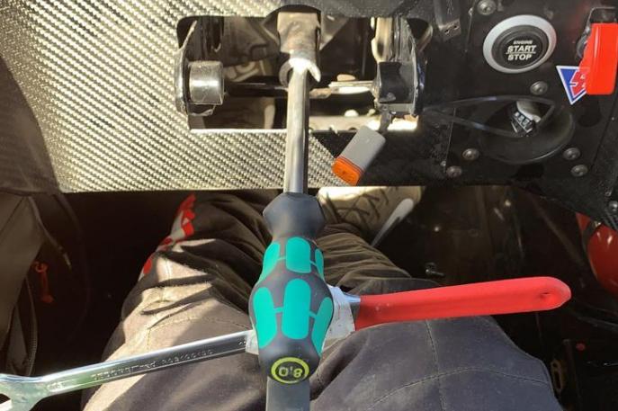 Dakar: em dia dramático, brasileiros fazem metade da prova sem volante