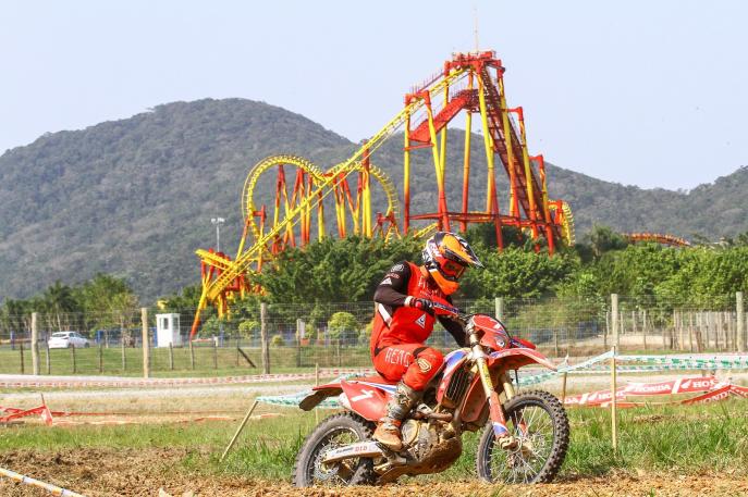 Gabriel Soares vence 2ª etapa do Brasileiro de Enduro FIM, em Penha/SC