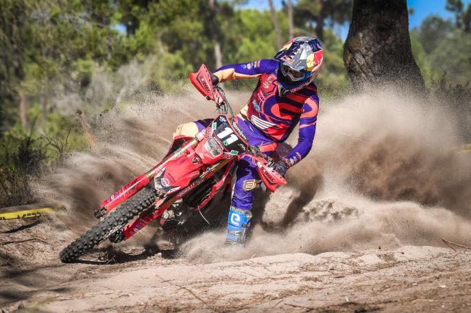 Bruno Crivilin finaliza a penúltima etapa do Mundial de Enduro