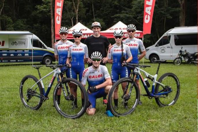 Caloi apresenta equipe Henrique Avancini Racing 2022