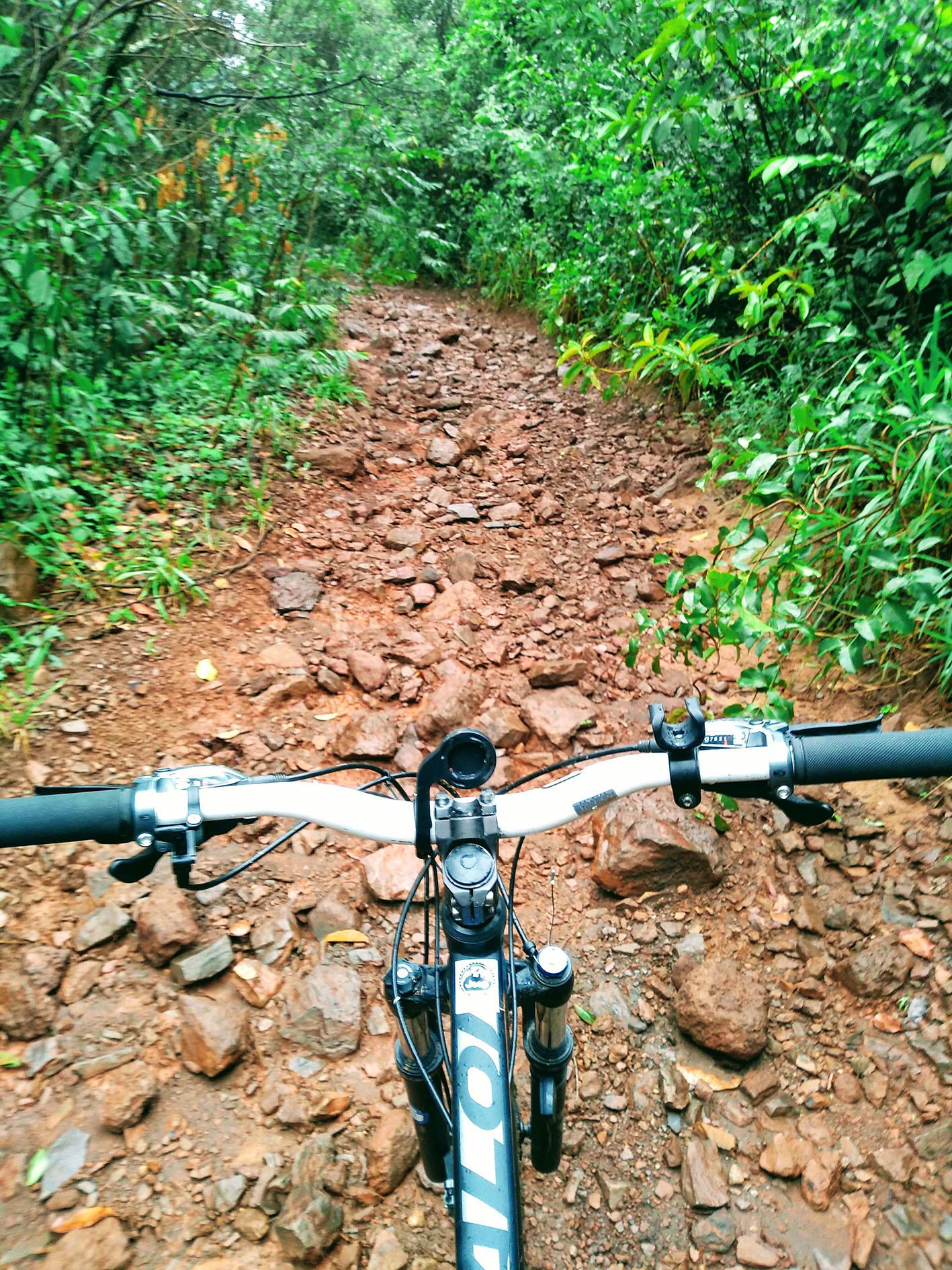 De bike pela Trilha da Pedra Grande