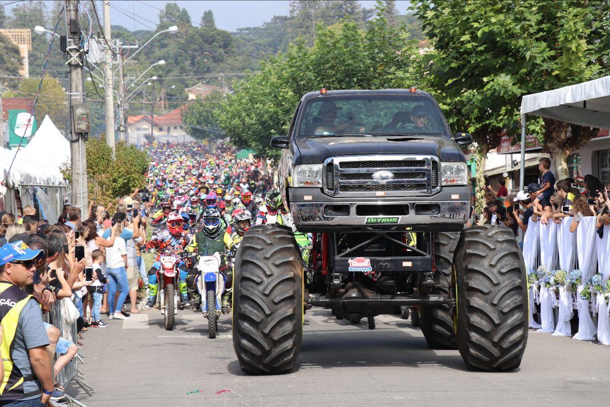 Ovelhama reúne 3.386 trilheiros de motos, quadris e UTVs, em Campo Alegre/SC