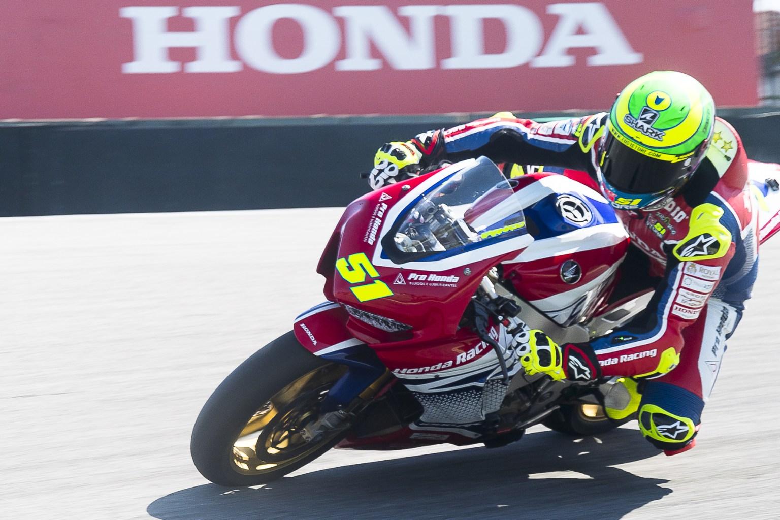 Eric Granado abre o SuperBike Brasil 2020 com vitória em Interlagos