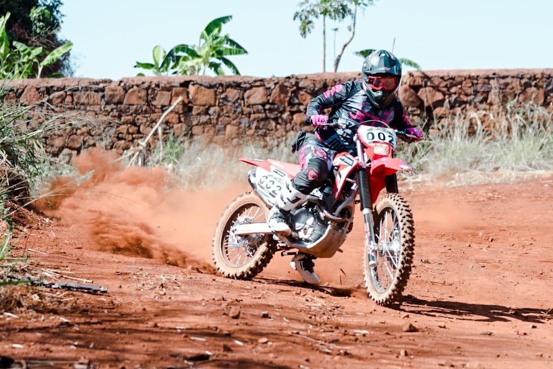 Rafa Espíndola abre vantagem no Brasileiro de Rally Baja 