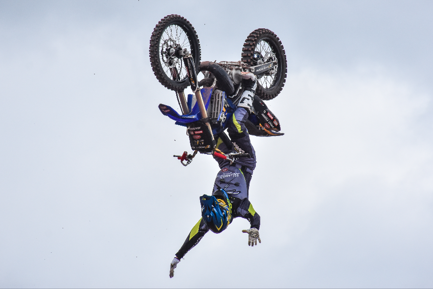 Joaninha se prepara para mais um Duelo de Motos